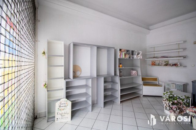 Eladó üzlethelyiség, Békéscsabán 33.9 M Ft