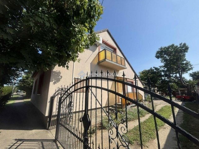 Eladó családi ház, Görcsönyben 59.9 M Ft, 4 szobás