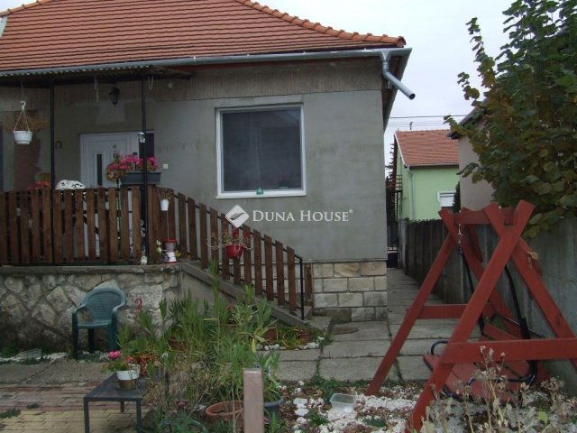 Eladó családi ház, Esztergomban 85 M Ft, 5 szobás