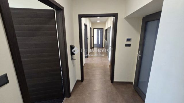 Eladó iroda, Veszprémben 52 M Ft / költözzbe.hu