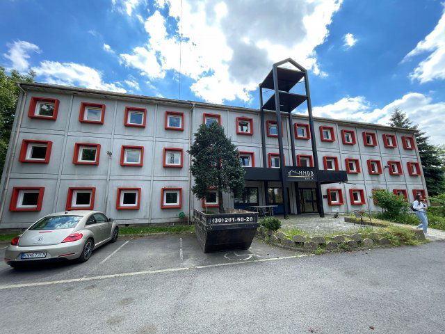 Eladó hotel, Törökbálinton 1084 M Ft, 99 szobás