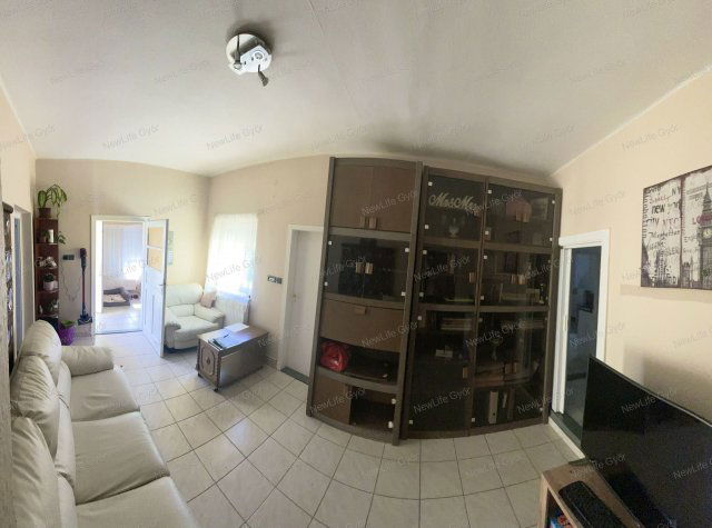 Eladó családi ház, Győrött 48 M Ft, 3 szobás