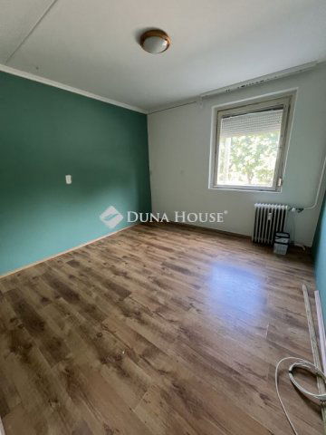 Eladó panellakás, Pécsett, Csikor Kálmán utcában 40.9 M Ft