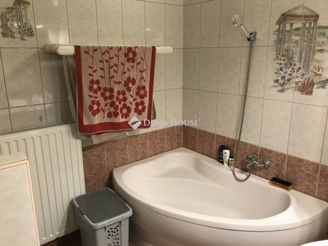 Eladó sorház, Lovasberényben 78 M Ft, 4+1 szobás