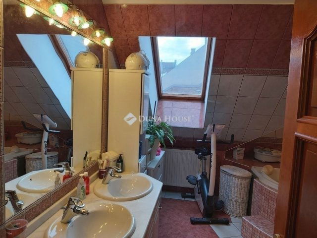 Eladó téglalakás, Budapesten, XIV. kerületben 250 M Ft, 5 szobás