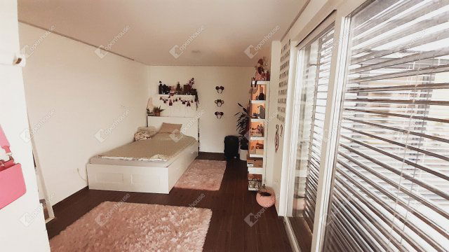 Eladó családi ház, Ajkán 299 M Ft, 5 szobás