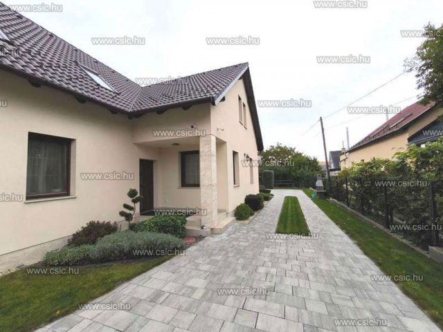 Eladó családi ház, Solymáron 281 M Ft, 6 szobás