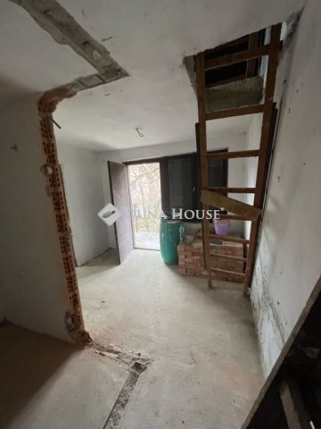 Eladó nyaraló, Lesencefaluban 25 M Ft, 2 szobás