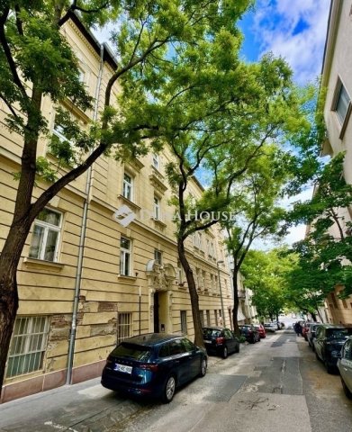 Eladó téglalakás, Budapesten, II. kerületben 78.9 M Ft, 1 szobás