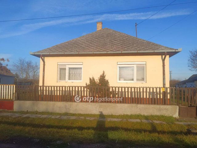 Eladó családi ház, Fehérgyarmaton 32 M Ft, 2 szobás