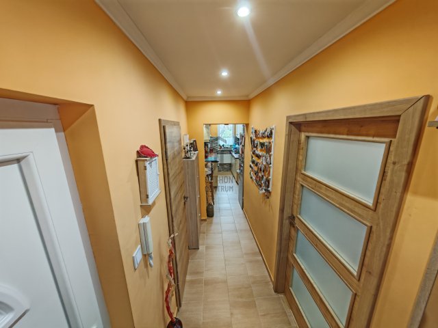 Eladó téglalakás, Esztergomban 45.9 M Ft, 2 szobás
