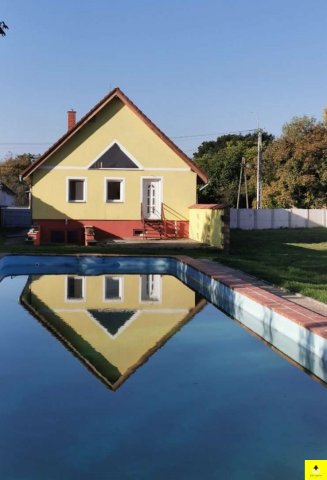 Eladó családi ház, Szakonyon 72 M Ft, 5 szobás
