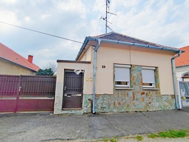 Eladó családi ház, Szombathelyen 33 M Ft, 1 szobás