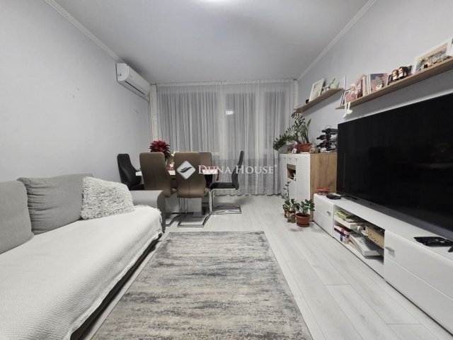 Eladó panellakás, Pécsett 54.9 M Ft, 3 szobás