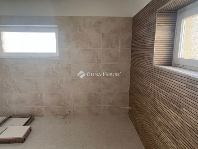 Eladó családi ház, Hosszúhetényen 73 M Ft, 4 szobás