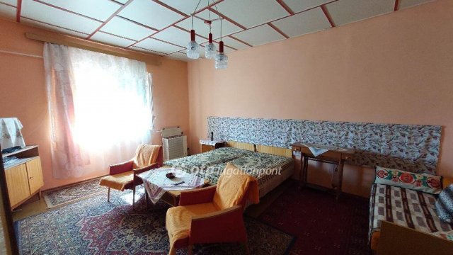 Eladó családi ház, Kisújszálláson 15 M Ft, 2 szobás