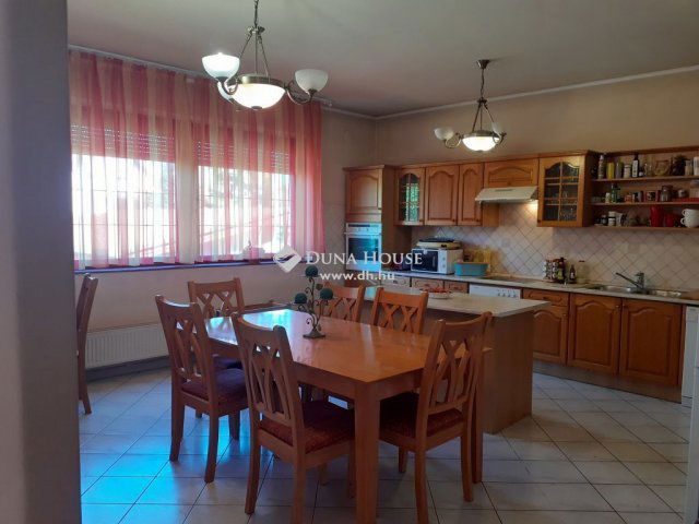 Eladó nyaraló, Debrecenben 550 M Ft, 16 szobás