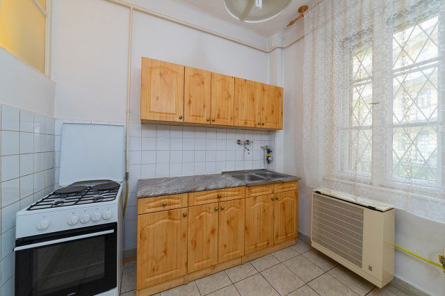 Eladó téglalakás, Budapesten, III. kerületben, Bécsi úton