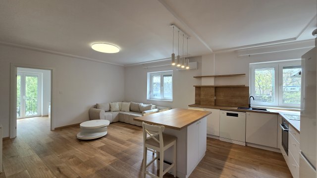 Eladó téglalakás, Dunaújvárosban, Szórád Márton úton