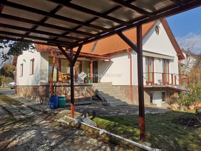 Eladó családi ház, Felsőörsön, Csendvilla utcában 195 M Ft