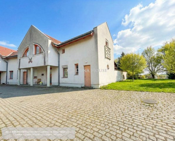 Eladó téglalakás, Kőszegen 74.9 M Ft, 7 szobás