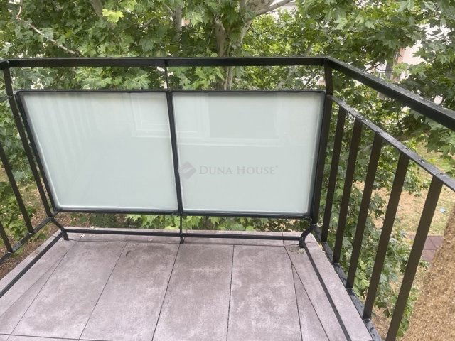 Eladó téglalakás, Pécsett 63.9 M Ft, 3 szobás