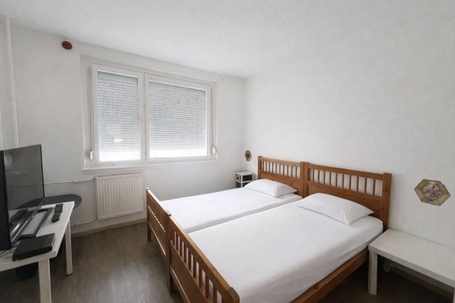 Eladó panellakás, Tatabányán 39.9 M Ft, 3 szobás