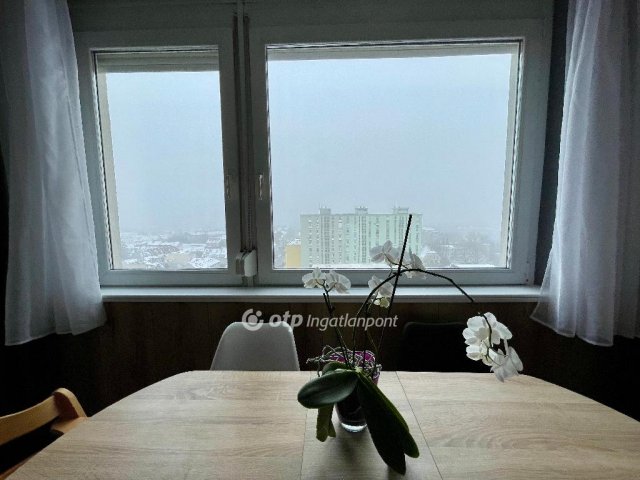 Eladó panellakás, Pécsett 97.5 M Ft, 3 szobás