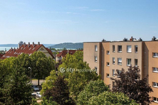 Eladó panellakás, Balatonfüreden 65 M Ft, 2 szobás