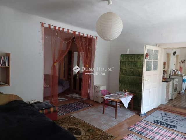 Eladó családi ház, Tahitótfalun 38.5 M Ft, 2 szobás