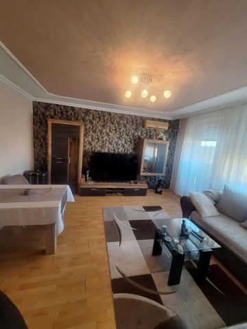 Eladó panellakás, Pápán 38.9 M Ft, 3 szobás