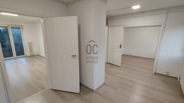 Eladó panellakás, Pétfürdőn 38.5 M Ft, 3 szobás