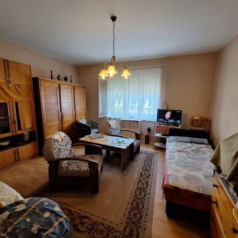 Eladó családi ház, Mezőkomáromban 17.99 M Ft, 9 szobás