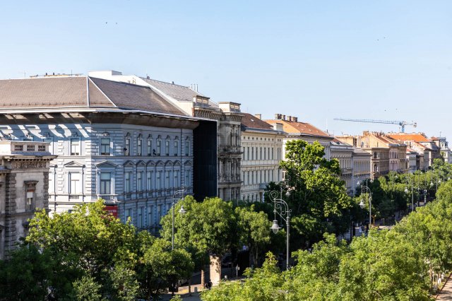 Eladó téglalakás, Budapesten, VI. kerületben, Andrássy úton
