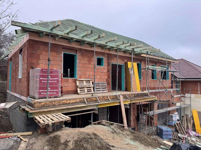 Eladó téglalakás, Budakalászon 74.9 M Ft, 3 szobás