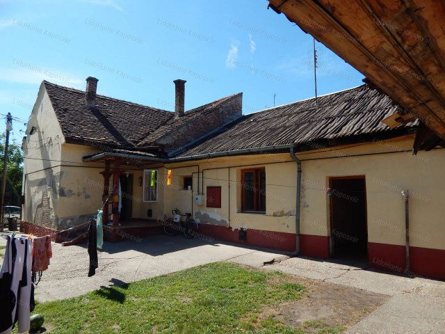 Eladó családi ház, Kaposváron 22 M Ft, 11 szobás