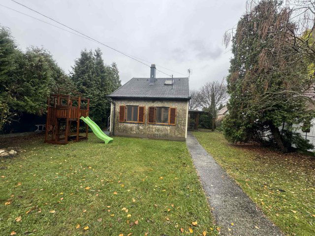 Eladó nyaraló, Balatonmáriafürdőn 82.9 M Ft, 7 szobás