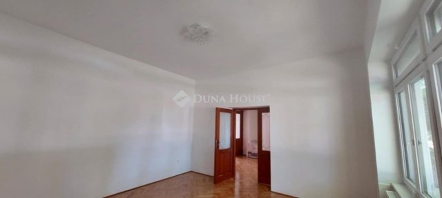 Eladó családi ház, Makón 79.99 M Ft, 4 szobás