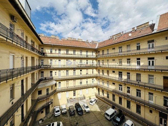 Eladó téglalakás, Budapesten, VIII. kerületben 109 M Ft