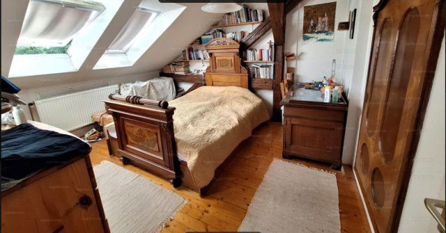 Eladó családi ház, Tatán 139.9 M Ft, 10 szobás