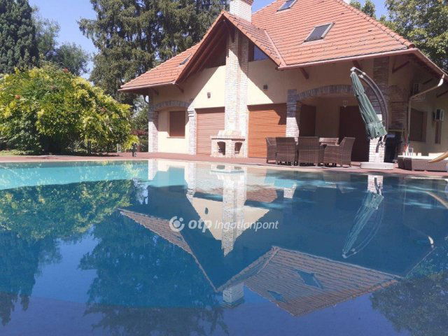 Eladó családi ház, Siófokon 360 M Ft, 6 szobás