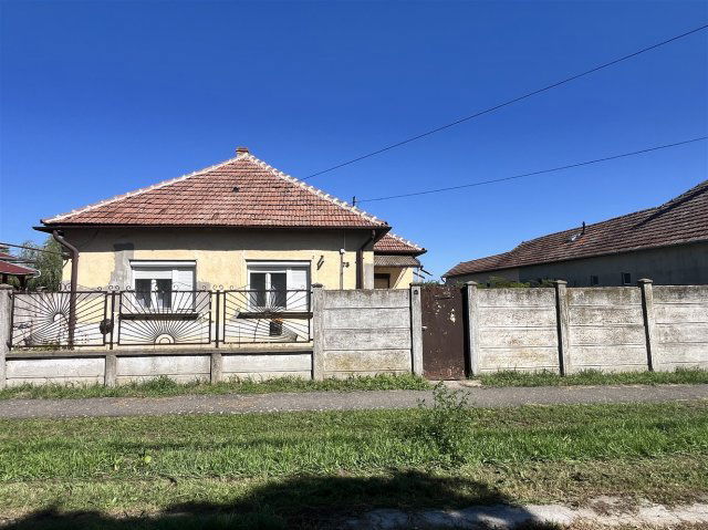 Eladó családi ház, Sarkadon 7.6 M Ft, 2 szobás