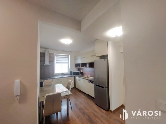 Eladó téglalakás, Debrecenben 99.9 M Ft, 4 szobás