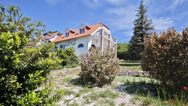 Eladó nyaraló, Szentendrén, Cseresznyés úton 163 M Ft, 4 szobás