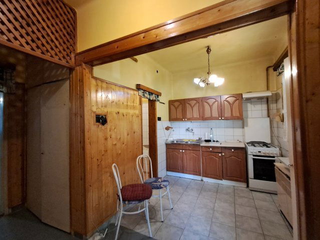 Eladó téglalakás, Pécsett 38 M Ft, 1 szobás