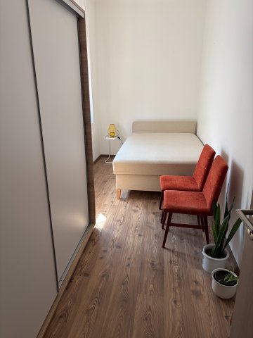 Kiadó téglalakás, albérlet, Pécsett, Kőrösi Csoma Sándor utcában