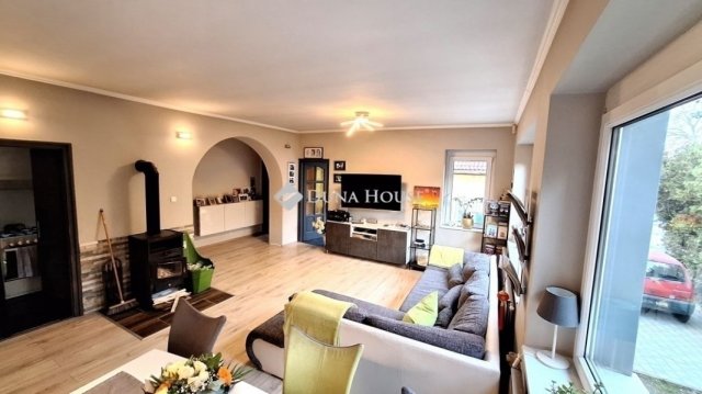 Eladó családi ház, Bugyin 89.9 M Ft, 3 szobás