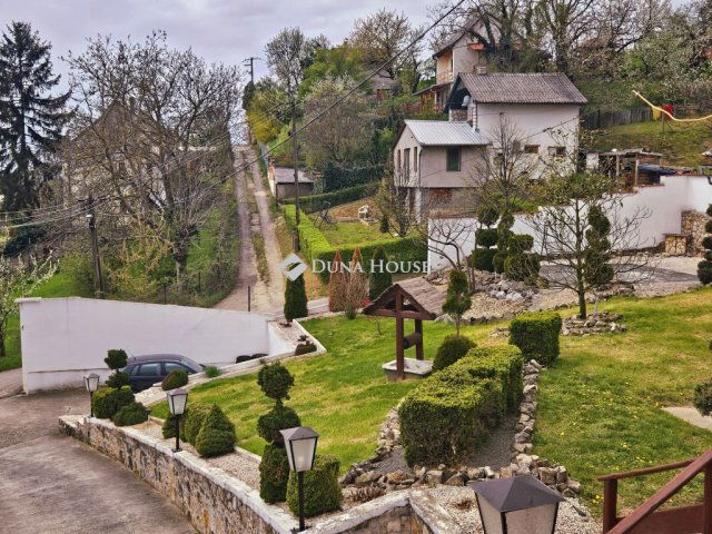 Eladó családi ház, Báron 79.9 M Ft, 9 szobás