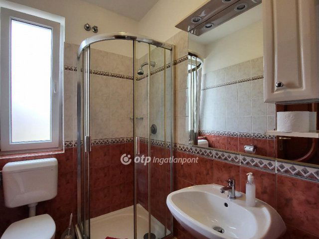 Eladó hotel, Siófokon 689 M Ft / költözzbe.hu