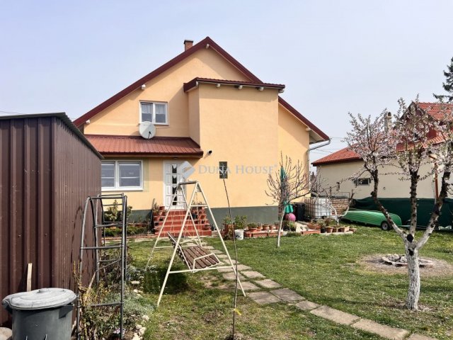 Eladó családi ház, Balatonfűzfőn, Lotz Károly utcában 160 M Ft
